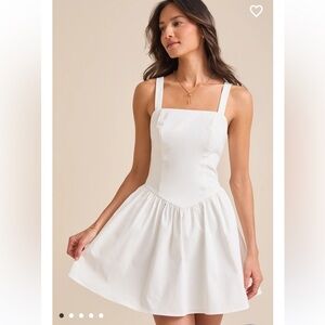 Elegant White Sleeveless Dress